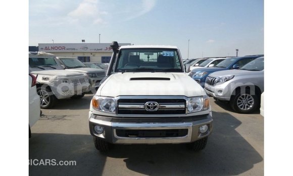 Buy Import Toyota Land Cruiser White Car in Import - Dubai in Ashanti Buy Import Toyota Land Cruiser White Car in Import - Dubai in Ashanti