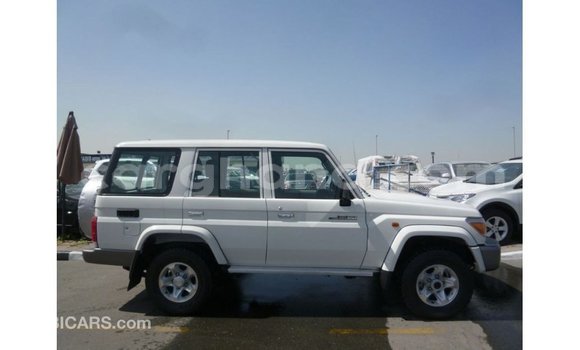 Buy Import Toyota Land Cruiser White Car in Import - Dubai in Ashanti Buy Import Toyota Land Cruiser White Car in Import - Dubai in Ashanti