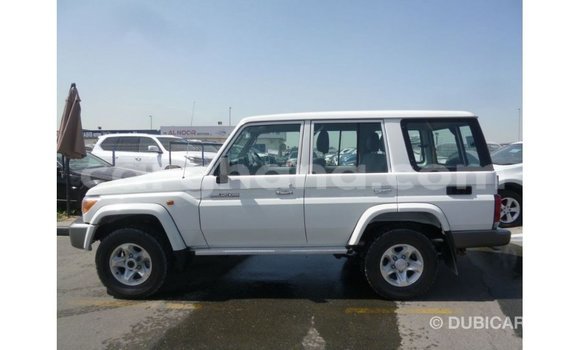 Buy Import Toyota Land Cruiser White Car in Import - Dubai in Ashanti Buy Import Toyota Land Cruiser White Car in Import - Dubai in Ashanti
