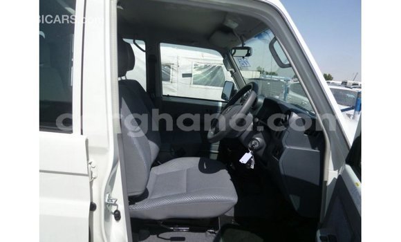 Buy Import Toyota Land Cruiser White Car in Import - Dubai in Ashanti Buy Import Toyota Land Cruiser White Car in Import - Dubai in Ashanti