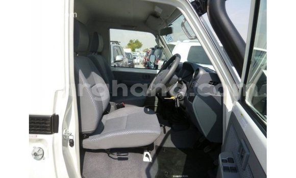 Buy Import Toyota Land Cruiser White Car in Import - Dubai in Ashanti Buy Import Toyota Land Cruiser White Car in Import - Dubai in Ashanti