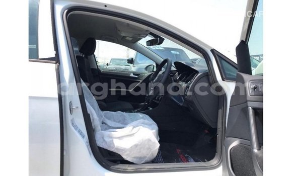 Ra Imported Volkswagen Golf funfun Ọkọ̀ in Import - Dubai ni Ashanti Ra Imported Volkswagen Golf funfun Ọkọ̀ in Import - Dubai ni Ashanti