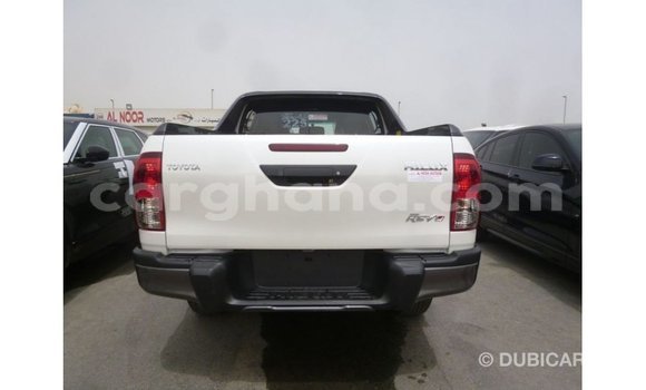 Sayi Imported Toyota Hilux White Mota in Import - Dubai a Ashanti Sayi Imported Toyota Hilux White Mota in Import - Dubai a Ashanti