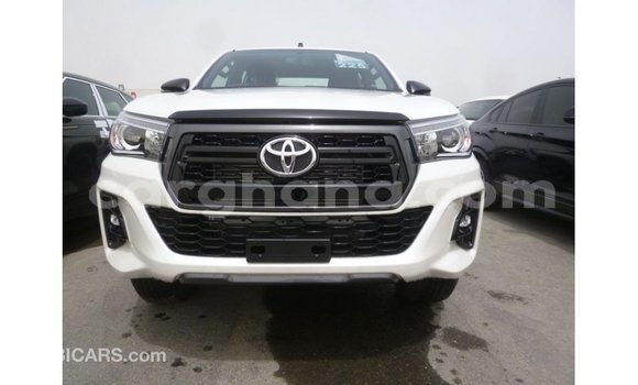 Sayi Imported Toyota Hilux White Mota in Import - Dubai a Ashanti Sayi Imported Toyota Hilux White Mota in Import - Dubai a Ashanti