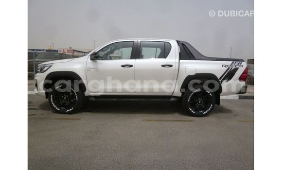 Sayi Imported Toyota Hilux White Mota in Import - Dubai a Ashanti Sayi Imported Toyota Hilux White Mota in Import - Dubai a Ashanti