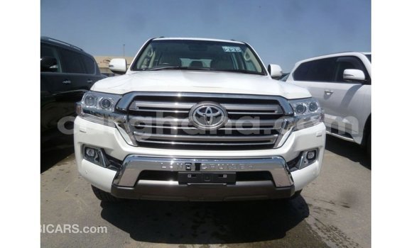 Sayi Imported Toyota Land Cruiser White Mota in Import - Dubai a Ashanti Sayi Imported Toyota Land Cruiser White Mota in Import - Dubai a Ashanti
