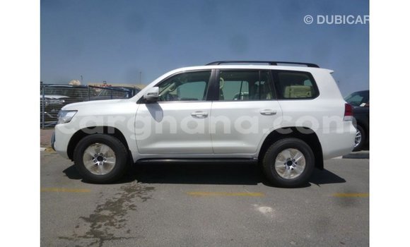 Sayi Imported Toyota Land Cruiser White Mota in Import - Dubai a Ashanti Sayi Imported Toyota Land Cruiser White Mota in Import - Dubai a Ashanti