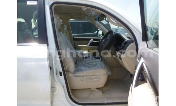 Sayi Imported Toyota Land Cruiser White Mota in Import - Dubai a Ashanti Sayi Imported Toyota Land Cruiser White Mota in Import - Dubai a Ashanti