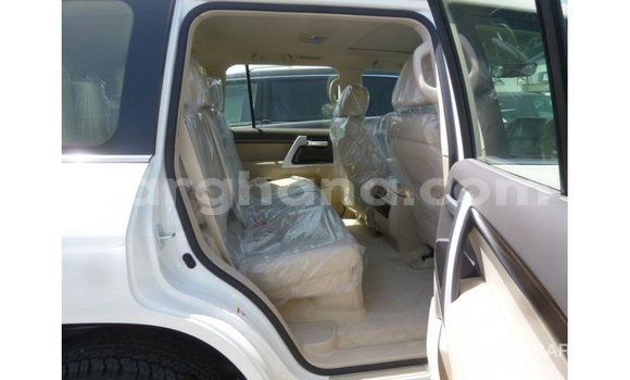 Sayi Imported Toyota Land Cruiser White Mota in Import - Dubai a Ashanti Sayi Imported Toyota Land Cruiser White Mota in Import - Dubai a Ashanti