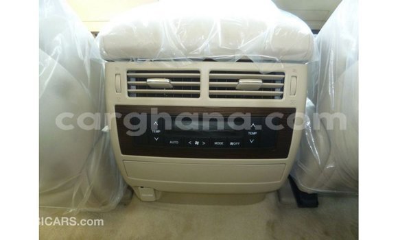 Sayi Imported Toyota Land Cruiser White Mota in Import - Dubai a Ashanti Sayi Imported Toyota Land Cruiser White Mota in Import - Dubai a Ashanti