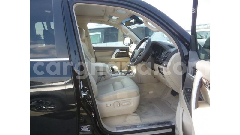 Big with watermark toyota land cruiser ashanti import dubai 21480