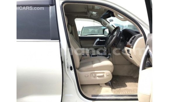 Buy Import Toyota Land Cruiser White Car in Import - Dubai in Ashanti Buy Import Toyota Land Cruiser White Car in Import - Dubai in Ashanti