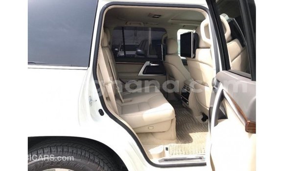 Buy Import Toyota Land Cruiser White Car in Import - Dubai in Ashanti Buy Import Toyota Land Cruiser White Car in Import - Dubai in Ashanti