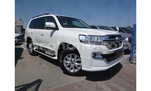 Sayi Imported Toyota Land Cruiser White Mota in Import - Dubai a Ashanti Sayi Imported Toyota Land Cruiser White Mota in Import - Dubai a Ashanti