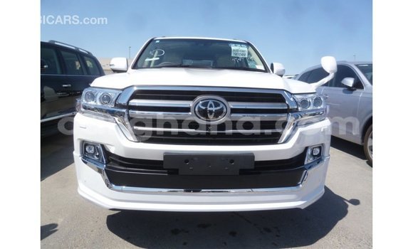Sayi Imported Toyota Land Cruiser White Mota in Import - Dubai a Ashanti Sayi Imported Toyota Land Cruiser White Mota in Import - Dubai a Ashanti