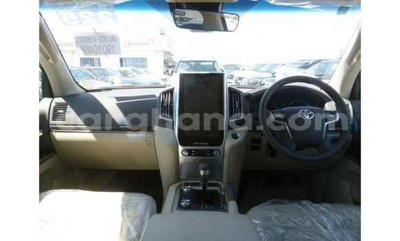 Sayi Imported Toyota Land Cruiser White Mota in Import - Dubai a Ashanti Sayi Imported Toyota Land Cruiser White Mota in Import - Dubai a Ashanti
