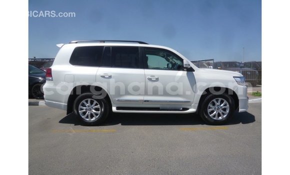 Sayi Imported Toyota Land Cruiser White Mota in Import - Dubai a Ashanti Sayi Imported Toyota Land Cruiser White Mota in Import - Dubai a Ashanti