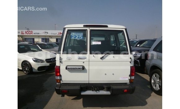 Ra Imported Toyota Land Cruiser funfun Ọkọ̀ in Import - Dubai ni Ashanti Ra Imported Toyota Land Cruiser funfun Ọkọ̀ in Import - Dubai ni Ashanti