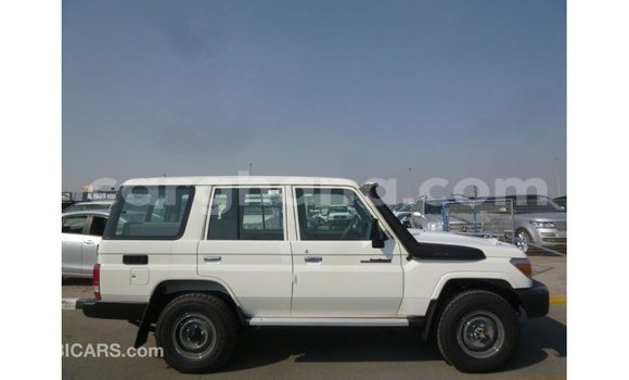 Ra Imported Toyota Land Cruiser funfun Ọkọ̀ in Import - Dubai ni Ashanti Ra Imported Toyota Land Cruiser funfun Ọkọ̀ in Import - Dubai ni Ashanti
