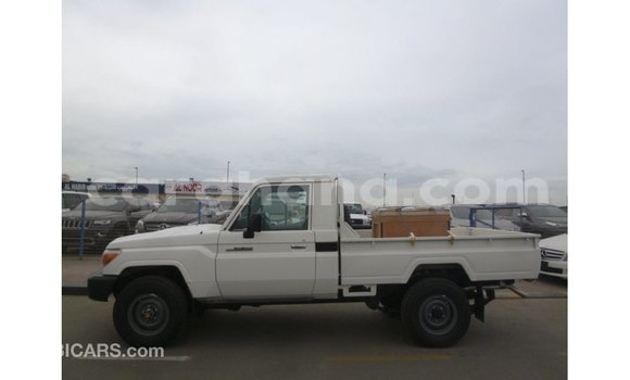 Buy Import Toyota Land Cruiser White Car in Import - Dubai in Ashanti Buy Import Toyota Land Cruiser White Car in Import - Dubai in Ashanti