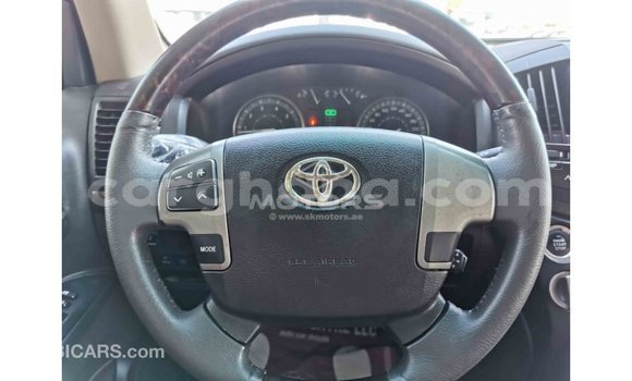 Buy Import Toyota Land Cruiser White Car in Import - Dubai in Ashanti Buy Import Toyota Land Cruiser White Car in Import - Dubai in Ashanti