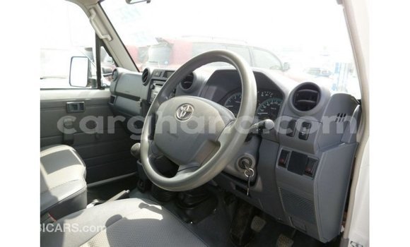 Buy Import Toyota Land Cruiser White Car in Import - Dubai in Ashanti Buy Import Toyota Land Cruiser White Car in Import - Dubai in Ashanti