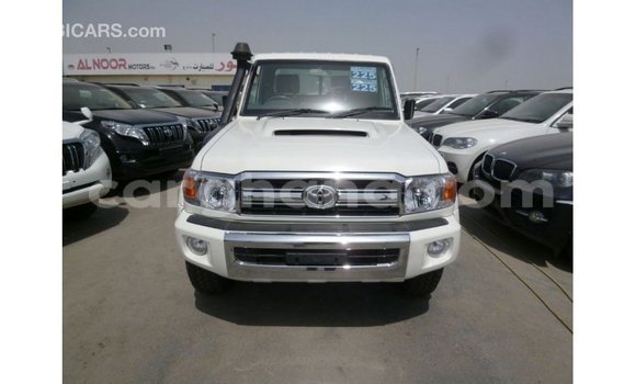 Buy Import Toyota Land Cruiser White Car in Import - Dubai in Ashanti Buy Import Toyota Land Cruiser White Car in Import - Dubai in Ashanti