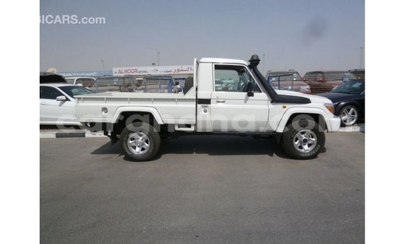 Buy Import Toyota Land Cruiser White Car in Import - Dubai in Ashanti Buy Import Toyota Land Cruiser White Car in Import - Dubai in Ashanti