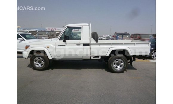 Buy Import Toyota Land Cruiser White Car in Import - Dubai in Ashanti Buy Import Toyota Land Cruiser White Car in Import - Dubai in Ashanti