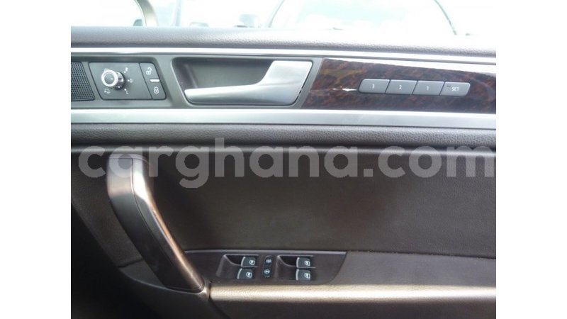 Big with watermark volkswagen touareg ashanti import dubai 21584