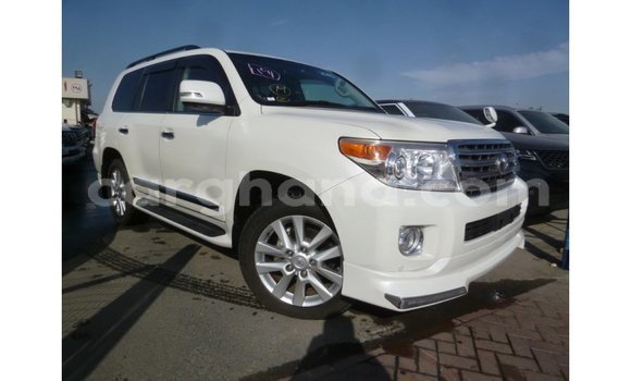 Sayi Imported Toyota Land Cruiser White Mota in Import - Dubai a Ashanti Sayi Imported Toyota Land Cruiser White Mota in Import - Dubai a Ashanti