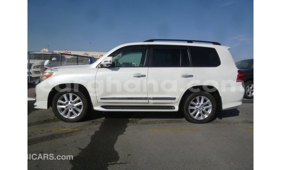 Sayi Imported Toyota Land Cruiser White Mota in Import - Dubai a Ashanti Sayi Imported Toyota Land Cruiser White Mota in Import - Dubai a Ashanti