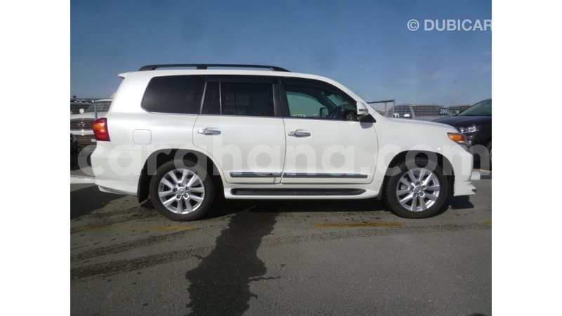 Big with watermark toyota land cruiser ashanti import dubai 21587