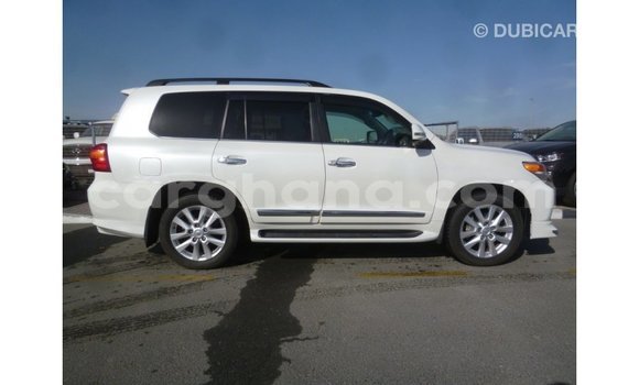 Sayi Imported Toyota Land Cruiser White Mota in Import - Dubai a Ashanti Sayi Imported Toyota Land Cruiser White Mota in Import - Dubai a Ashanti