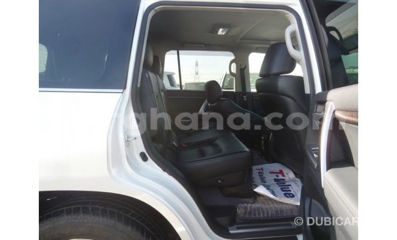 Sayi Imported Toyota Land Cruiser White Mota in Import - Dubai a Ashanti Sayi Imported Toyota Land Cruiser White Mota in Import - Dubai a Ashanti