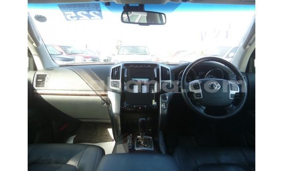 Sayi Imported Toyota Land Cruiser White Mota in Import - Dubai a Ashanti Sayi Imported Toyota Land Cruiser White Mota in Import - Dubai a Ashanti