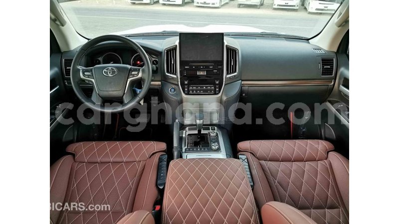 Big with watermark toyota land cruiser ashanti import dubai 21598