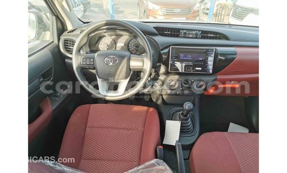 Sayi Imported Toyota Hilux White Mota in Import - Dubai a Ashanti Sayi Imported Toyota Hilux White Mota in Import - Dubai a Ashanti