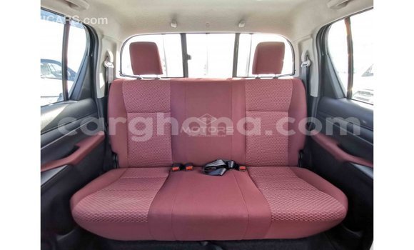 Sayi Imported Toyota Hilux White Mota in Import - Dubai a Ashanti Sayi Imported Toyota Hilux White Mota in Import - Dubai a Ashanti