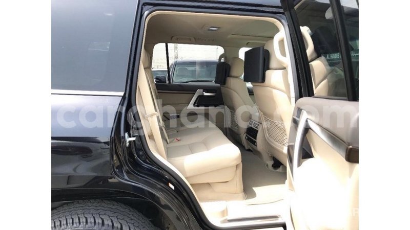 Big with watermark toyota land cruiser ashanti import dubai 21662