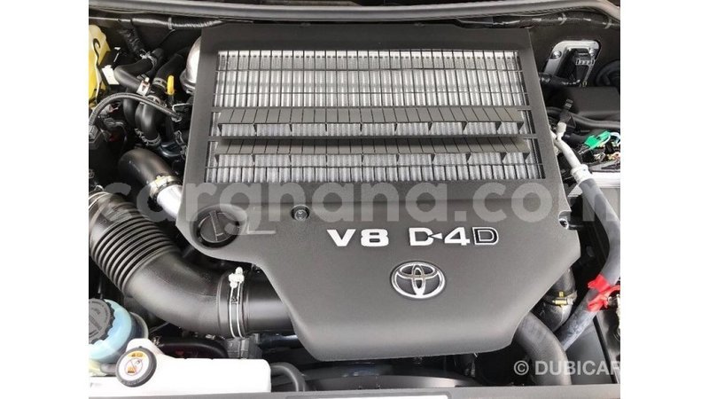 Big with watermark toyota land cruiser ashanti import dubai 21662