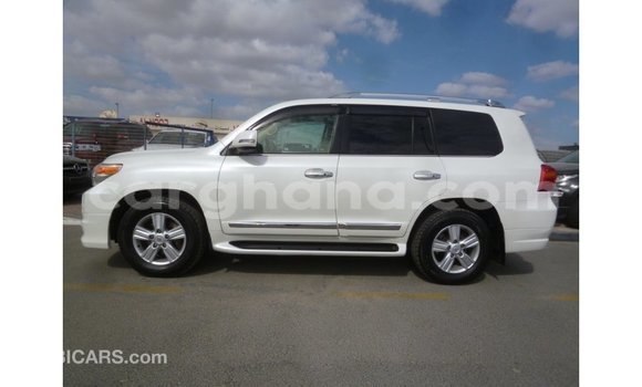 Sayi Imported Toyota Land Cruiser White Mota in Import - Dubai a Ashanti Sayi Imported Toyota Land Cruiser White Mota in Import - Dubai a Ashanti