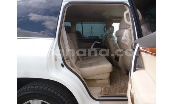 Sayi Imported Toyota Land Cruiser White Mota in Import - Dubai a Ashanti Sayi Imported Toyota Land Cruiser White Mota in Import - Dubai a Ashanti