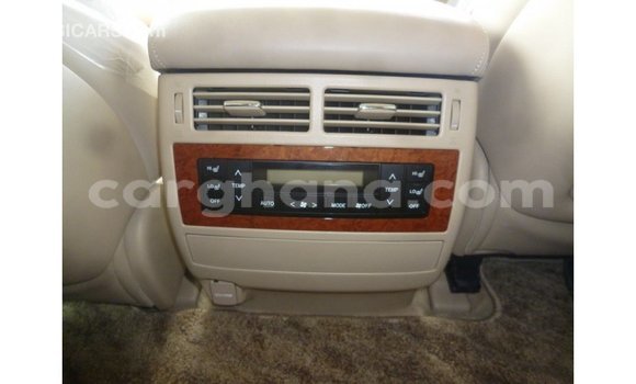 Sayi Imported Toyota Land Cruiser White Mota in Import - Dubai a Ashanti Sayi Imported Toyota Land Cruiser White Mota in Import - Dubai a Ashanti