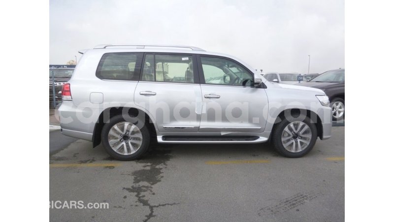 Big with watermark toyota land cruiser ashanti import dubai 21673