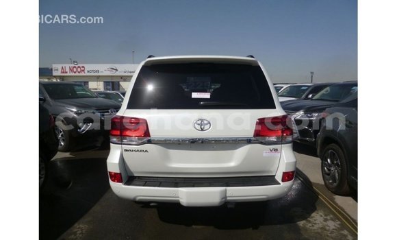 Buy Import Toyota Land Cruiser White Car in Import - Dubai in Ashanti Buy Import Toyota Land Cruiser White Car in Import - Dubai in Ashanti