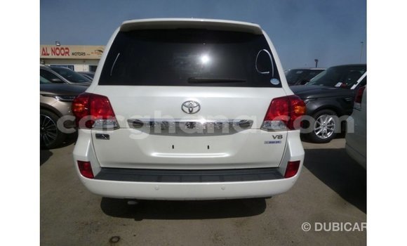Sayi Imported Toyota Land Cruiser White Mota in Import - Dubai a Ashanti Sayi Imported Toyota Land Cruiser White Mota in Import - Dubai a Ashanti