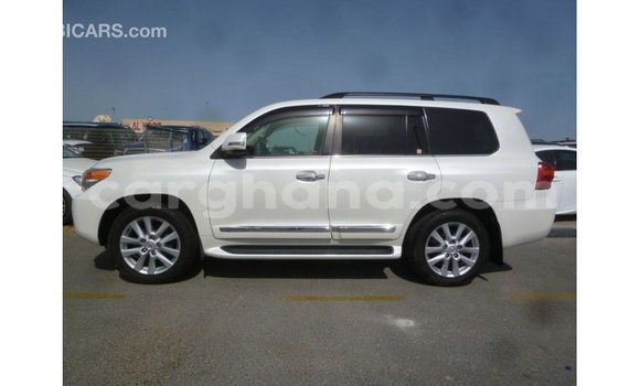 Sayi Imported Toyota Land Cruiser White Mota in Import - Dubai a Ashanti Sayi Imported Toyota Land Cruiser White Mota in Import - Dubai a Ashanti