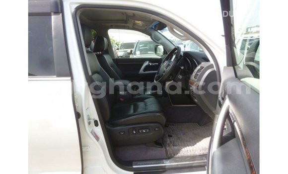 Sayi Imported Toyota Land Cruiser White Mota in Import - Dubai a Ashanti Sayi Imported Toyota Land Cruiser White Mota in Import - Dubai a Ashanti