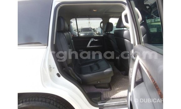 Sayi Imported Toyota Land Cruiser White Mota in Import - Dubai a Ashanti Sayi Imported Toyota Land Cruiser White Mota in Import - Dubai a Ashanti